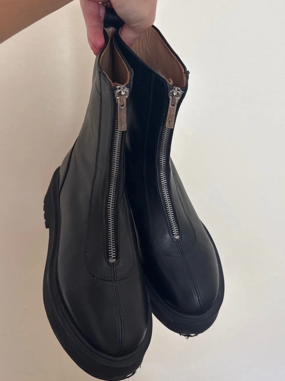 Flattered zip leather boots